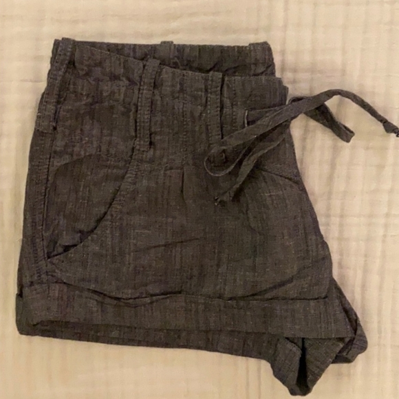 Womens shorts - Picture 2 of 3